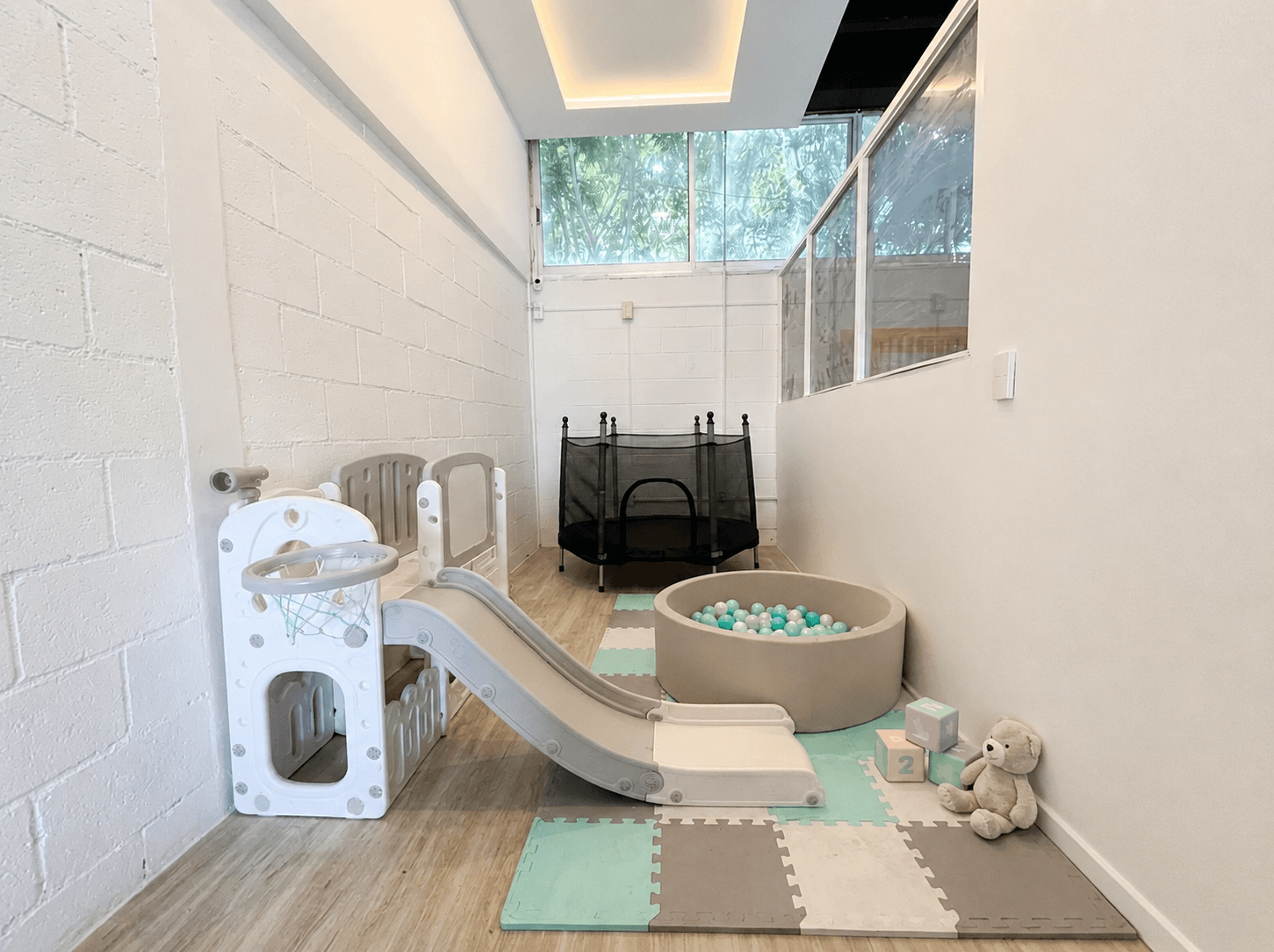 Baby gym y área de juegos para bebes en Kiddoz